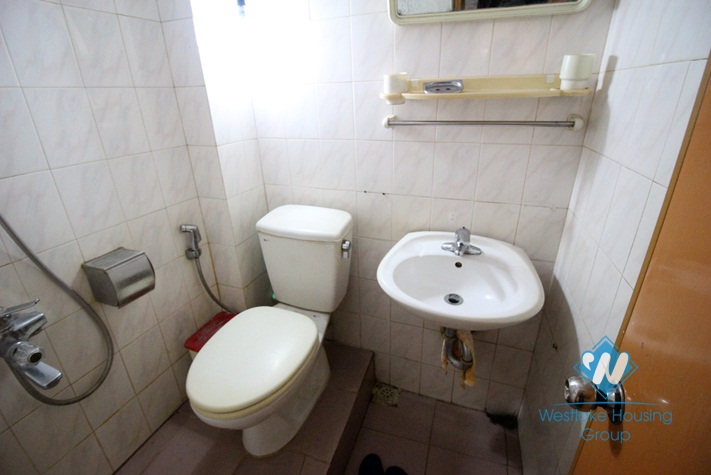 Vietnamese style house with 3 bedrooms for rent in Doi Can st, Ba Dinh district 